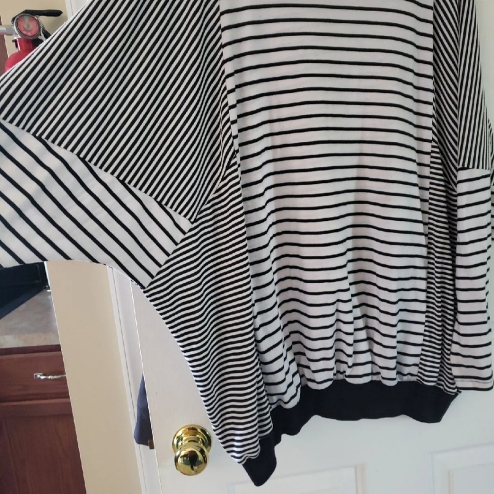 Oversized Top - Picture 2 of 3